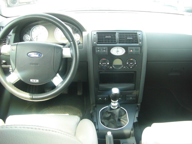 vista salpicadero FORD MONDEO FAMILIAR ST 3.0 GASOLINA 220CV