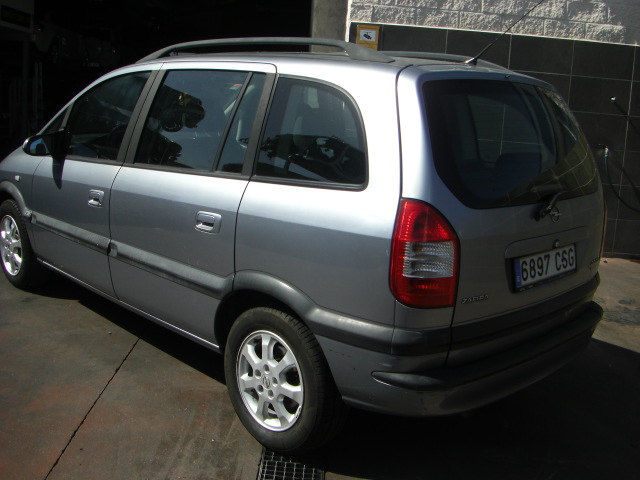 vista trasera izquierda OPEL ZAFIRA 2.0 DTI 100CV 7PLAZAS