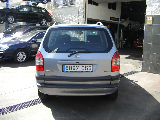 vista trasera OPEL ZAFIRA 2.0 DTI 100CV 7PLAZAS