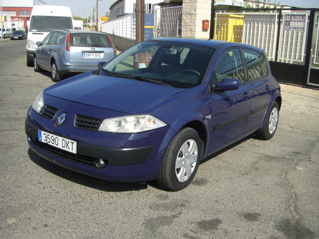 vista delantera izquierda RENAULT MEGANE 1.5 DCI 100CV