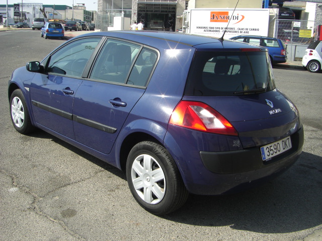 vista trasera izquierda RENAULT MEGANE 1.5 DCI 100CV