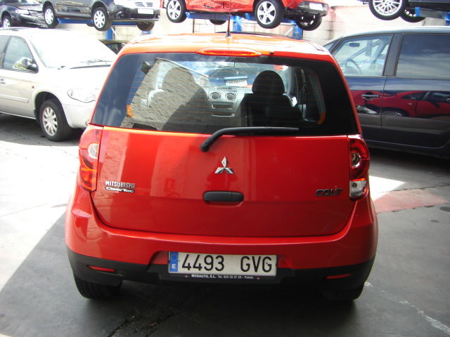 vista trasera MITSUBISHI COLT 1.2 GASOLINA 75CV
