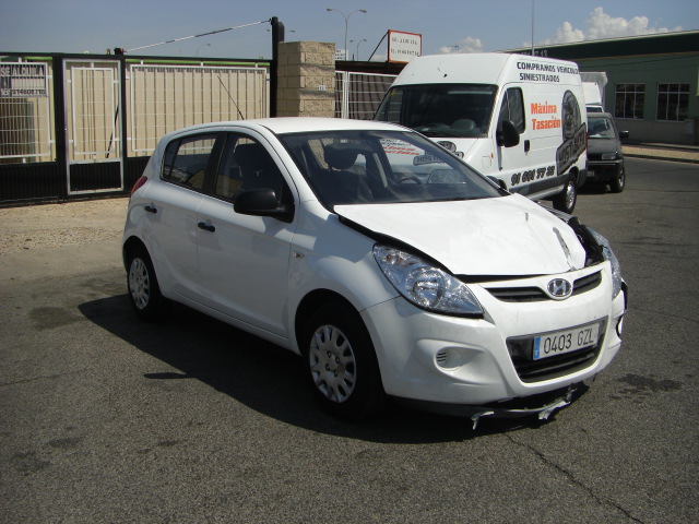 vista delantera derecha HYNDAI I-20 1.3 GASOLINA 78CV