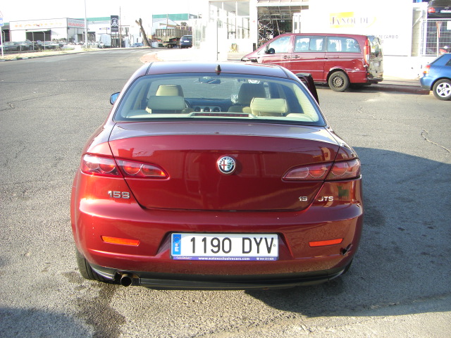 vista trasera  accidentado.vehiculo con golpe delantero derecho,arrancando,cd,clima,volante multi funcion..