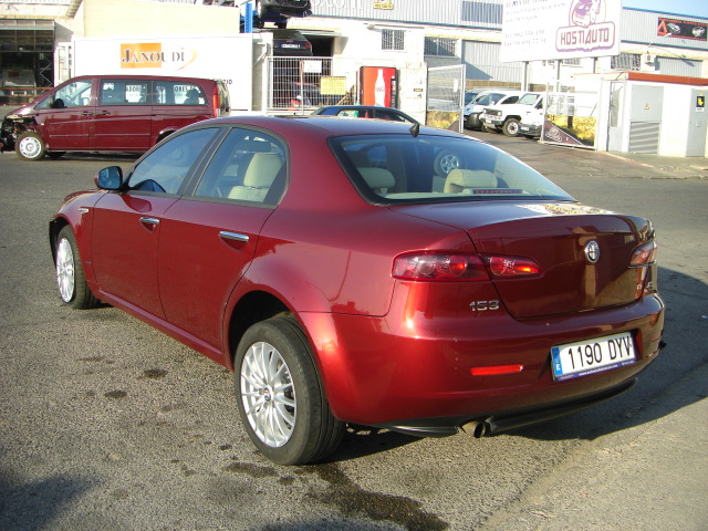 vista trasera izquierda accidentado.vehiculo con golpe delantero derecho,arrancando,cd,clima,volante multi funcion..