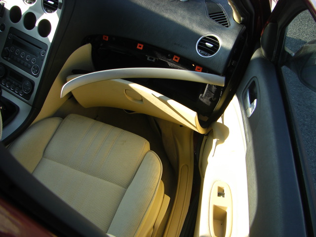 vista daños golpe en interior accidentado.vehiculo con golpe delantero derecho,arrancando,cd,clima,volante multi funcion..