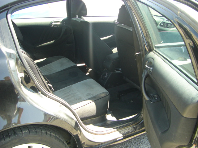 vista interior trasero 2 ALFA ROMEO 147 JTD 120CV