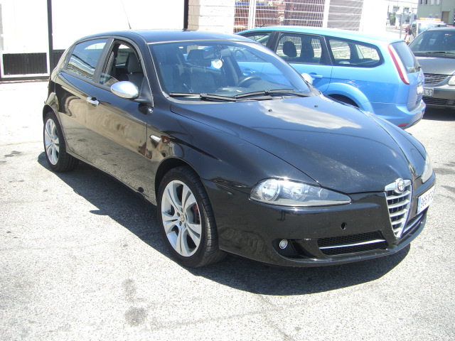 vista delantera derecha ALFA ROMEO 147 JTD 120CV