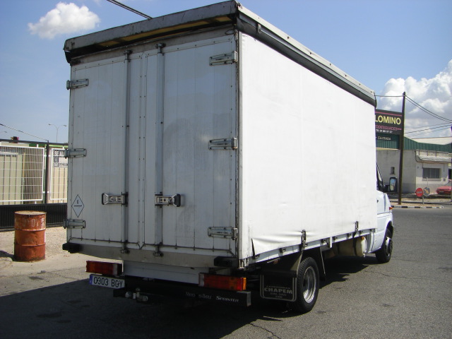 vista trasera derecha MERCEDES-BENZ 416 CDI 156CV