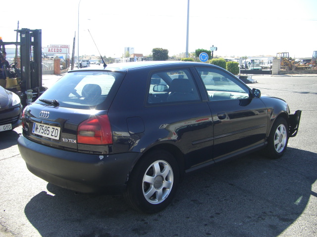 vista trasera derecha AUDI A-3 1.9 TDI 110CV