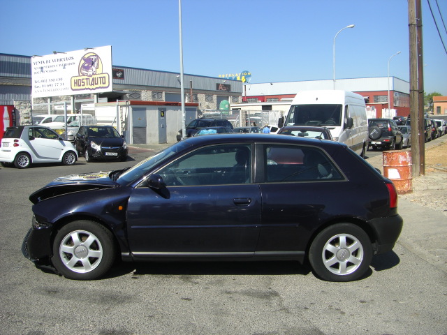 vista lateral izquierdo AUDI A-3 1.9 TDI 110CV