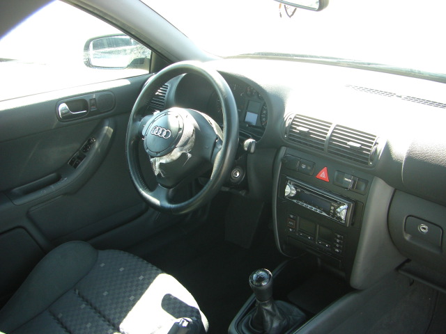 vista salpicadero AUDI A-3 1.9 TDI 110CV