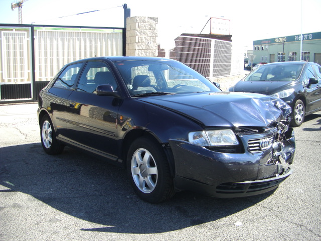 vista delantera derecha AUDI A-3 1.9 TDI 110CV