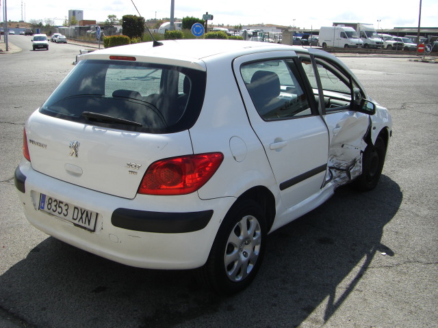 vista trasera derecha PEUGEOT 307 X-LINE 1.6 HDI 90CV