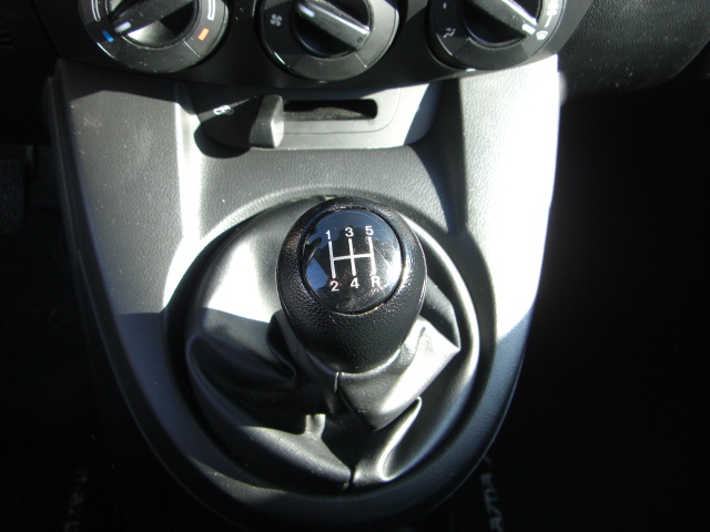 vista cambio MAZDA 2 ACTIVE 1.4 CRTD 68CV