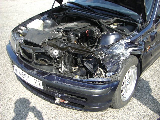 vista golpe delantero BMW 323 I 2.5 170CV GASOLINA