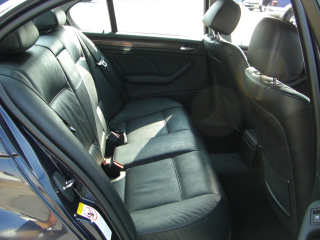 vista interior trasero BMW 323 I 2.5 170CV GASOLINA