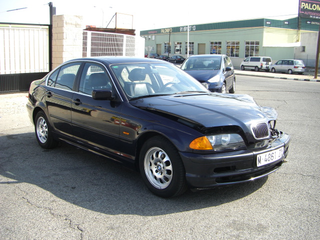 vista delantera derecha BMW 323 I 2.5 170CV GASOLINA