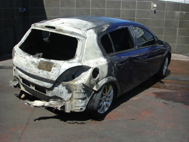 vista trasera derecha OPEL ASTRA 1.7 CDTI 100CV