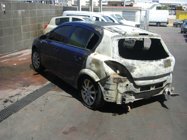 vista trasera izquierda OPEL ASTRA 1.7 CDTI 100CV