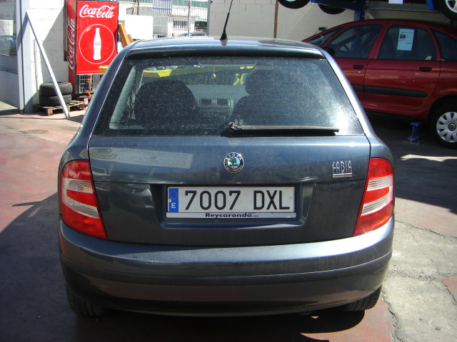 vista trasera SKODA FABIA 1.4 TDI 80CV