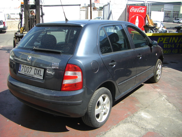 vista trasera derecha SKODA FABIA 1.4 TDI 80CV
