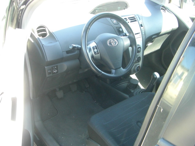 TOYOTA YARIS 1.3 GASOLINA 90CV