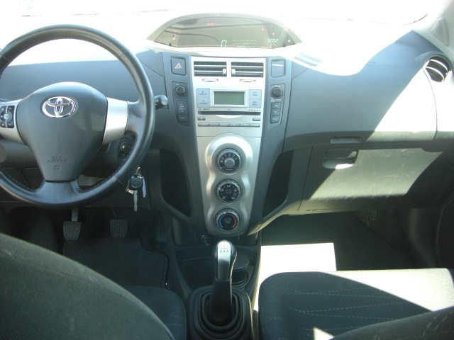 TOYOTA YARIS 1.3 GASOLINA 90CV