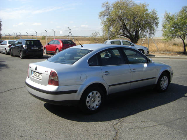 VOLKSWAGEN PASSAT 1.9 TDI 130CV