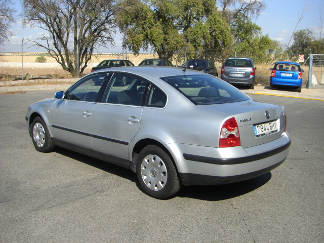 VOLKSWAGEN PASSAT 1.9 TDI 130CV