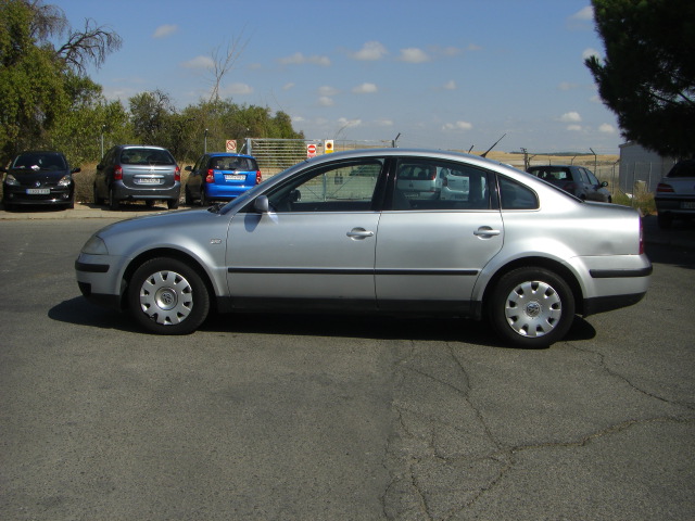 VOLKSWAGEN PASSAT 1.9 TDI 130CV