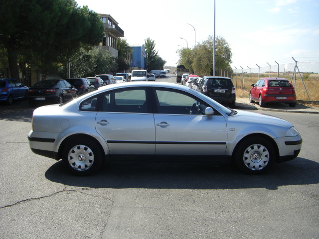 VOLKSWAGEN PASSAT 1.9 TDI 130CV