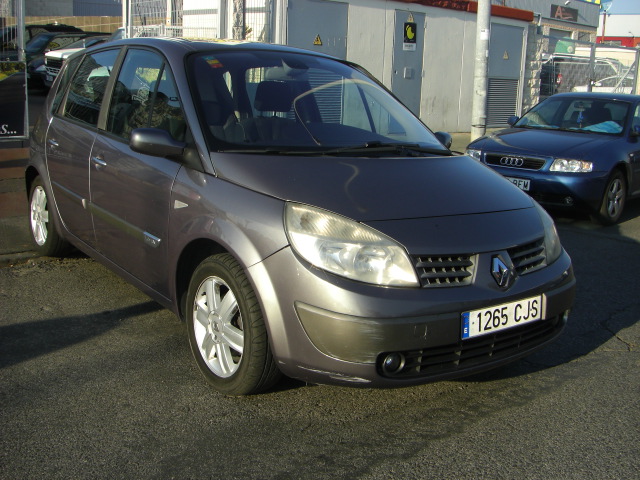 averiado.vehiculo con averia mecanica suelta mucho humo blanco,arrancando y andando,cd,clima..