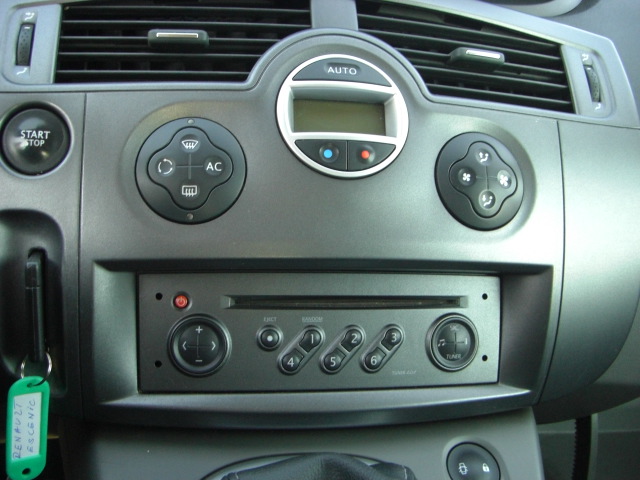 averiado.vehiculo con averia mecanica suelta mucho humo blanco,arrancando y andando,cd,clima..