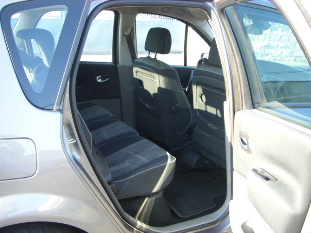 averiado.vehiculo con averia mecanica suelta mucho humo blanco,arrancando y andando,cd,clima..