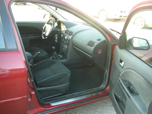 FORD MONDEO FAMILIAR 2.0 GHIA 130CV