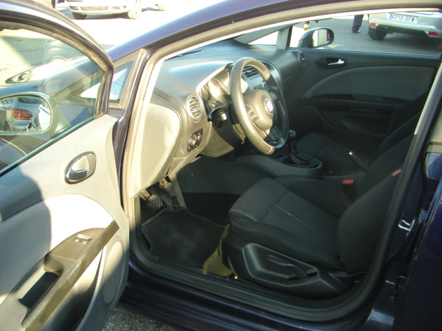 averiado.vehiculo con problema electrico no arranca!!!!!tipo motor  d-bxe !!!!!!!cd,clima bi zona,volante multi funcion.