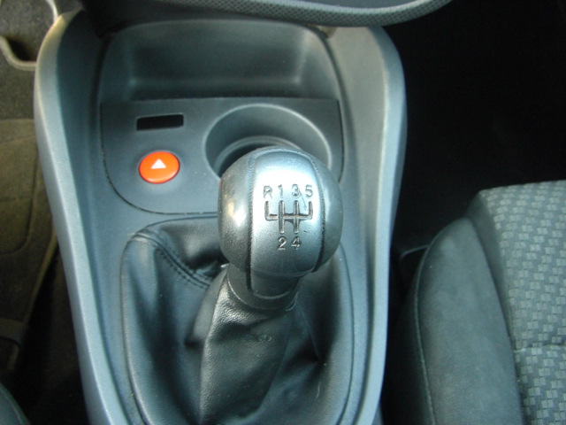 averiado.vehiculo con problema electrico no arranca!!!!!tipo motor  d-bxe !!!!!!!cd,clima bi zona,volante multi funcion.