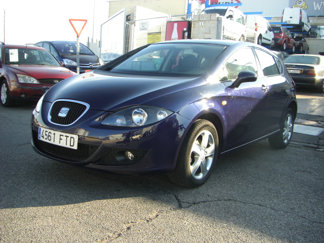 averiado.vehiculo con problema electrico no arranca!!!!!tipo motor  d-bxe !!!!!!!cd,clima bi zona,volante multi funcion.