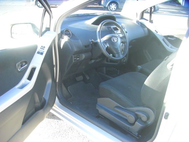 TOYOTA YARIS 1.3 VVT CD 100CV AUTOMATICO GASOLINA