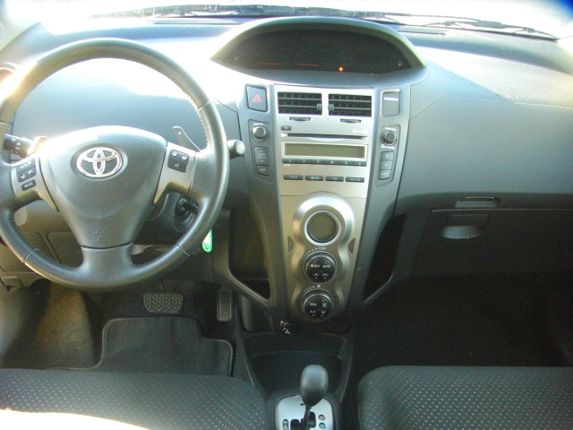 TOYOTA YARIS 1.3 VVT CD 100CV AUTOMATICO GASOLINA