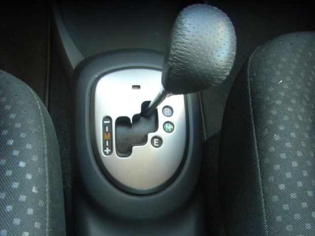 TOYOTA YARIS 1.3 VVT CD 100CV AUTOMATICO GASOLINA