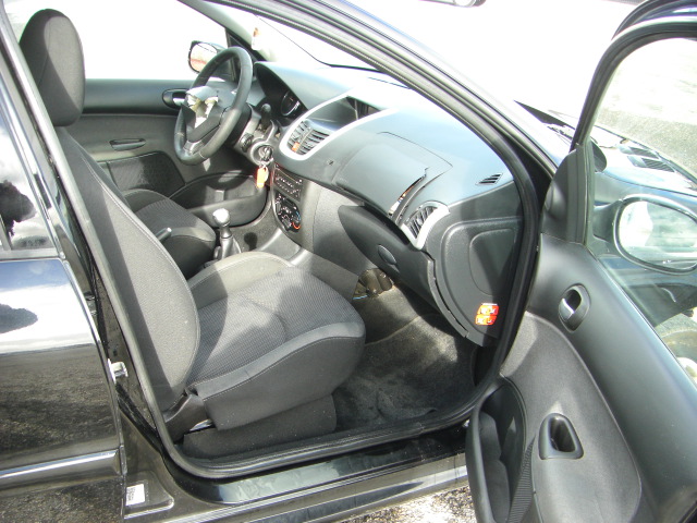 PEUGEOT 206 + 1.4 HDI 70CV