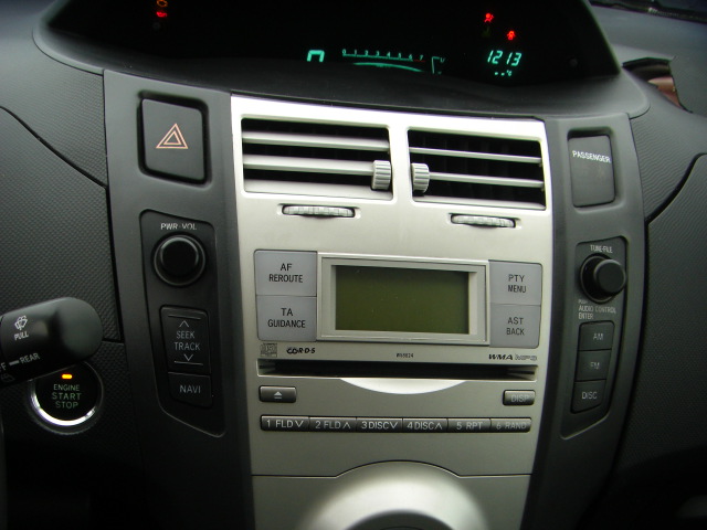 TOYOTA YARIS 1.3 GASOLINA 87CV AUTOMATICO