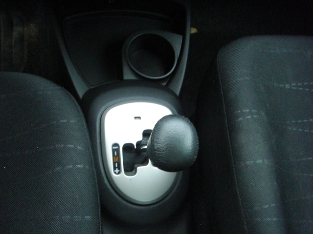 TOYOTA YARIS 1.3 GASOLINA 87CV AUTOMATICO