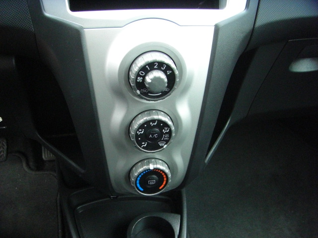 TOYOTA YARIS 1.3 GASOLINA 87CV