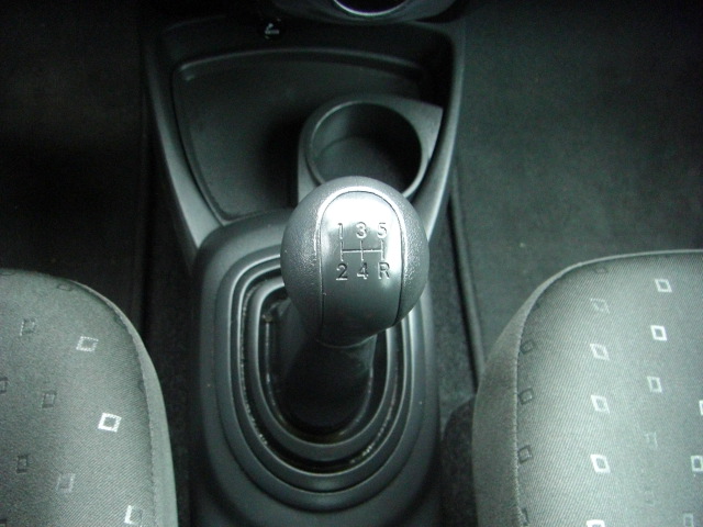 TOYOTA YARIS 1.3 GASOLINA 87CV