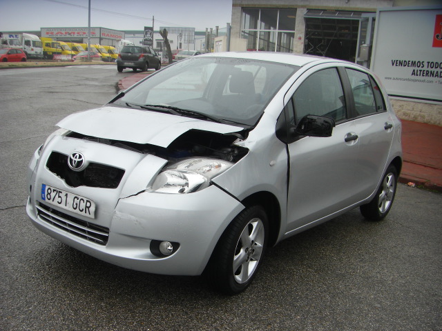 TOYOTA YARIS 1.3 GASOLINA 87CV
