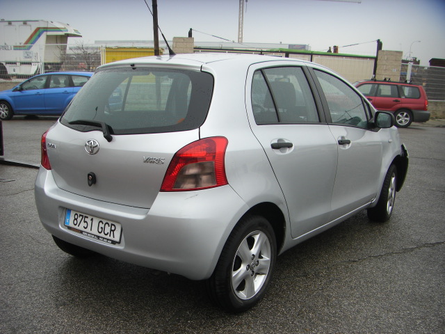 TOYOTA YARIS 1.3 GASOLINA 87CV