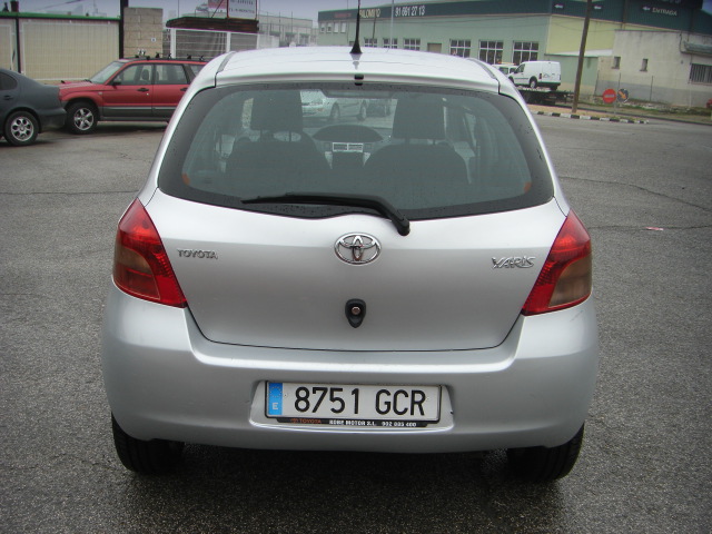 TOYOTA YARIS 1.3 GASOLINA 87CV